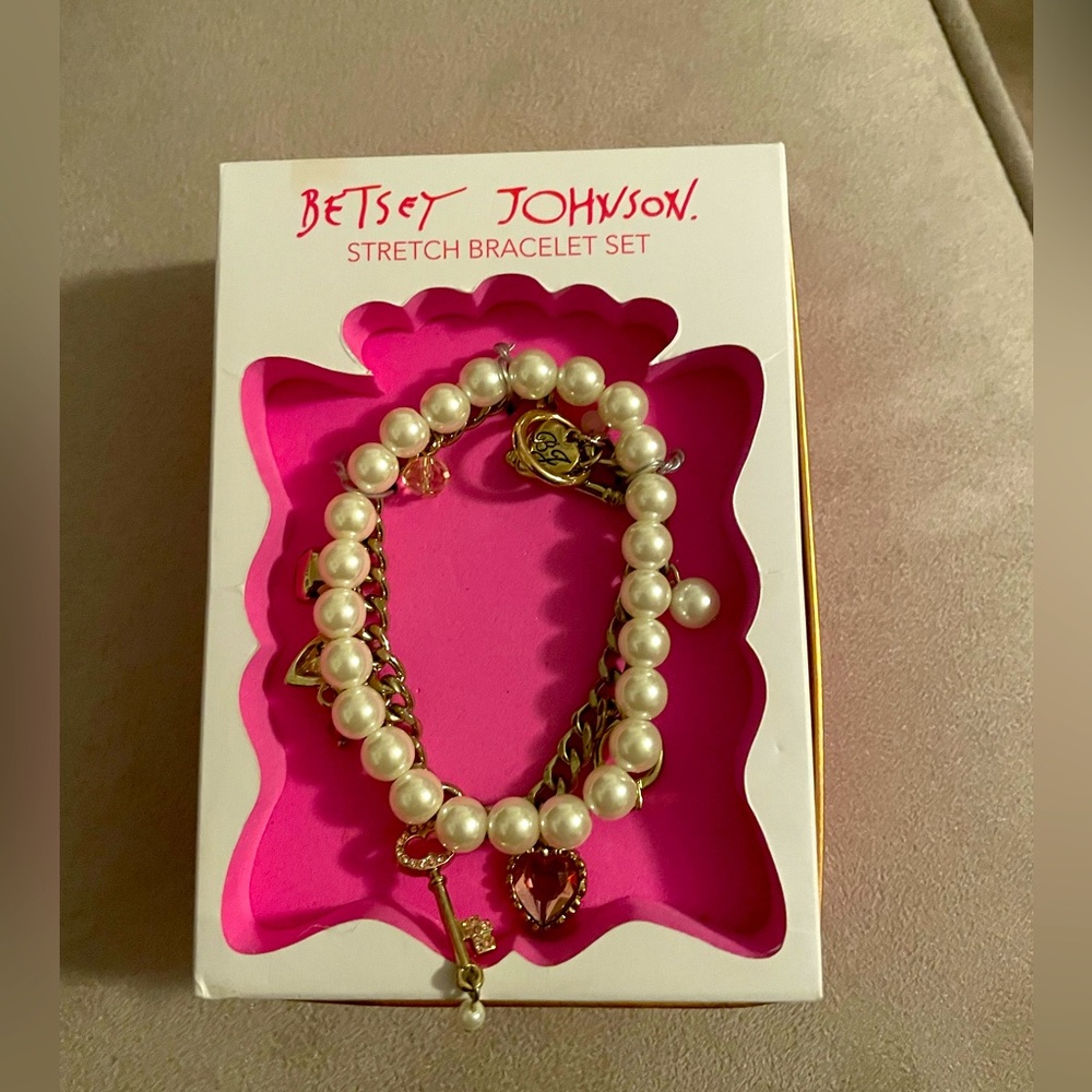 Betsey Johnson stretch charm bracelet NWT